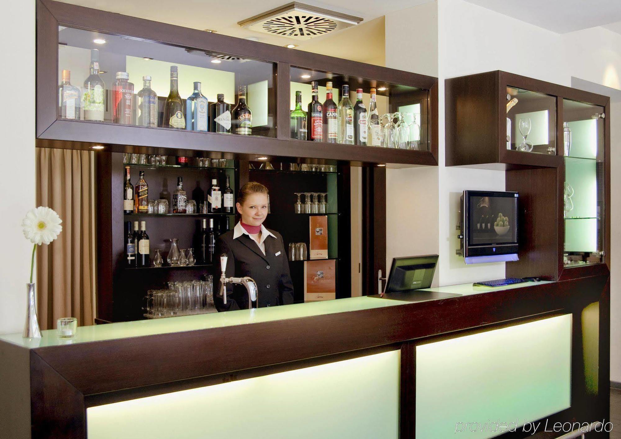 Stay2Night Bs Curych Restaurace fotografie